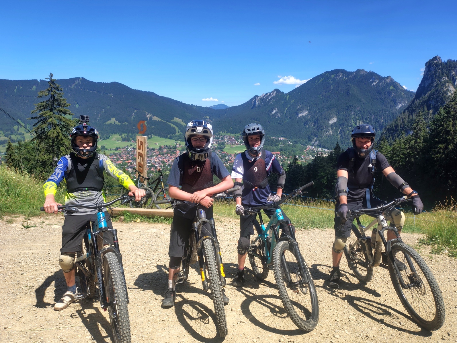 Vierer Gruppe ganz oben